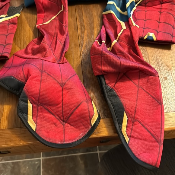 Spider man costume (no mask) size large kids - Picture 2 of 2